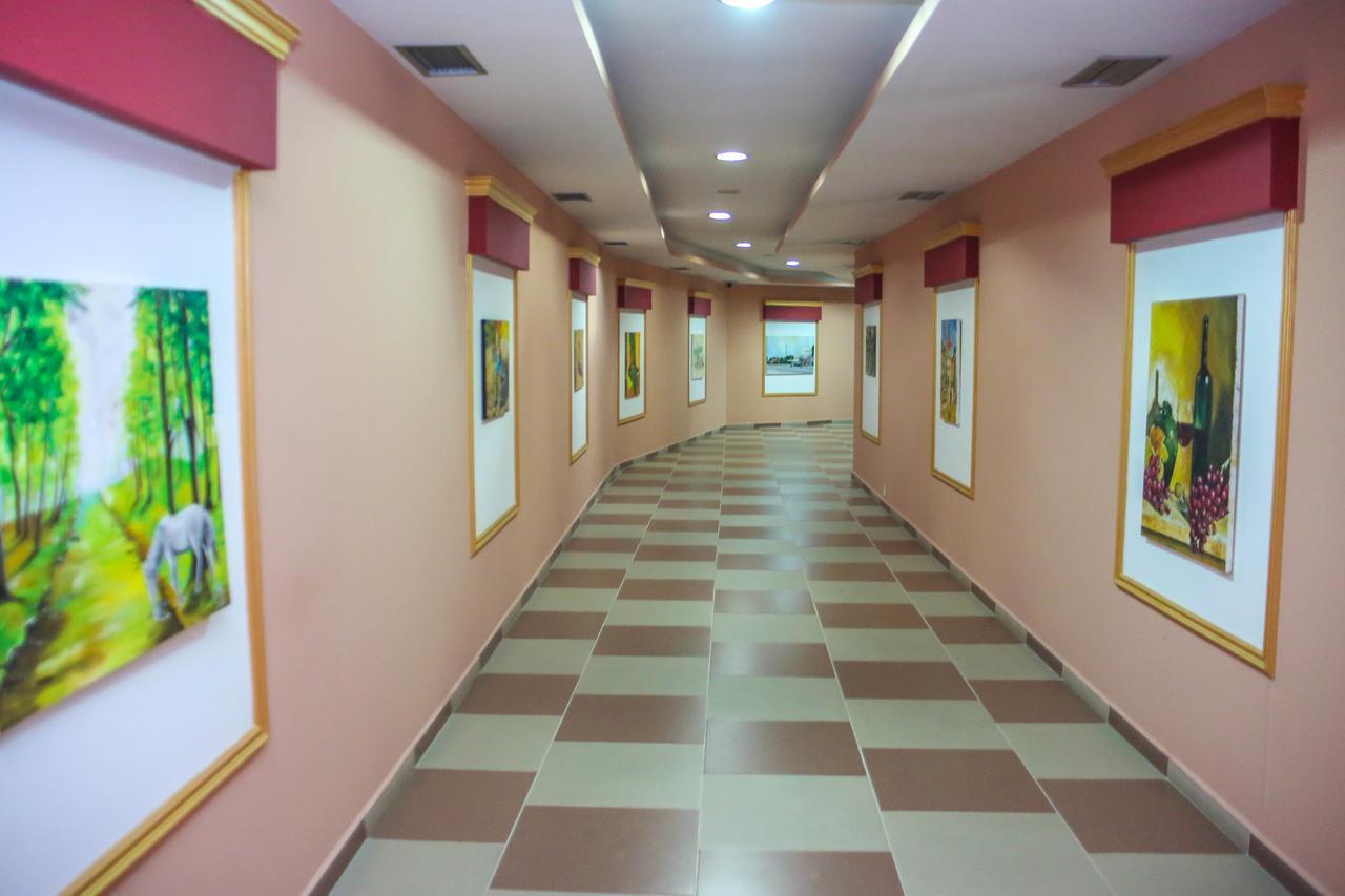 Hotel Vila Aeroport Rinas Exterior foto